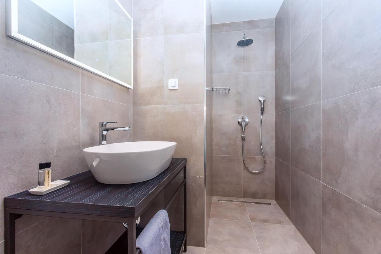 Villa Belvedere With Heated Pool, Billiards, Media Room, Sea Views,10 Pax Omiš Dış mekan fotoğraf