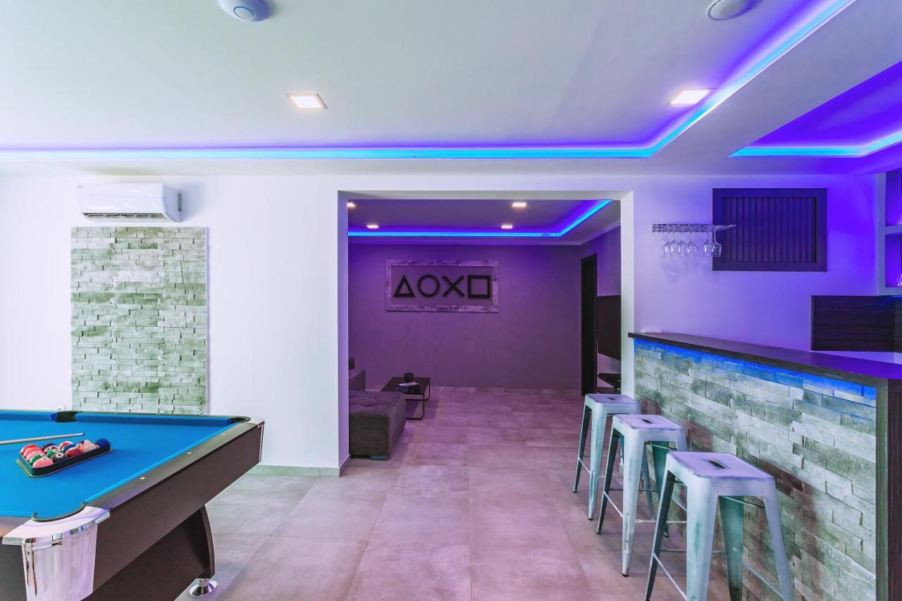 Villa Belvedere With Heated Pool, Billiards, Media Room, Sea Views,10 Pax Omiš Dış mekan fotoğraf