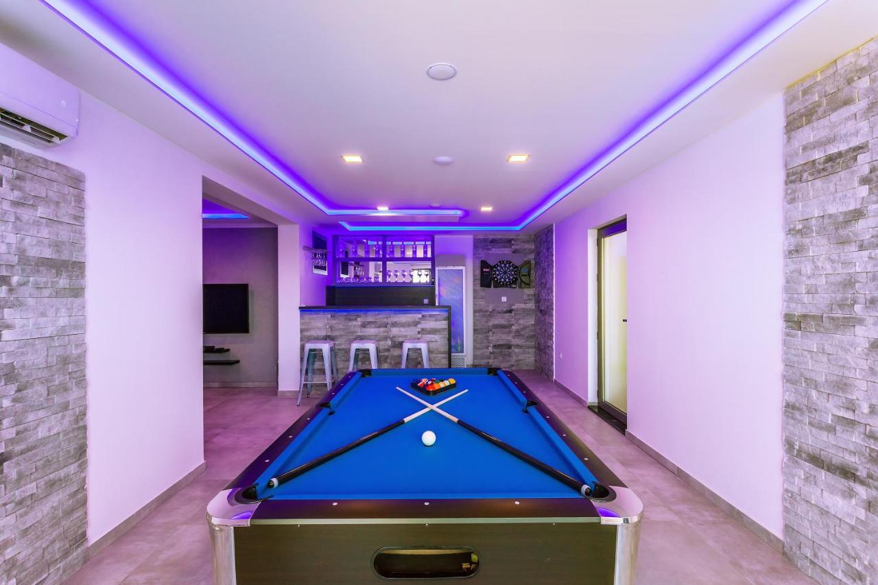 Villa Belvedere With Heated Pool, Billiards, Media Room, Sea Views,10 Pax Omiš Dış mekan fotoğraf
