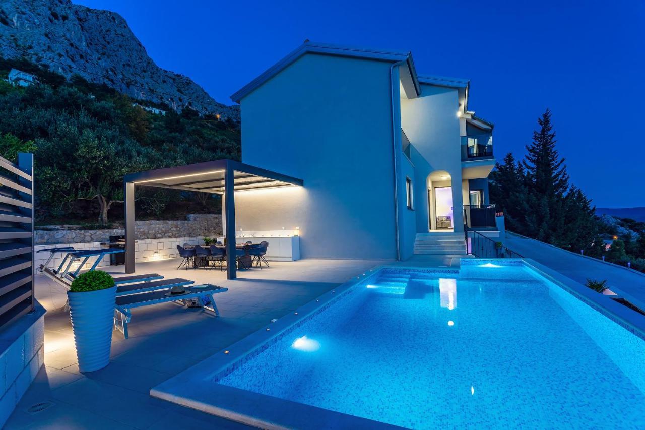 Villa Belvedere With Heated Pool, Billiards, Media Room, Sea Views,10 Pax Omiš Dış mekan fotoğraf