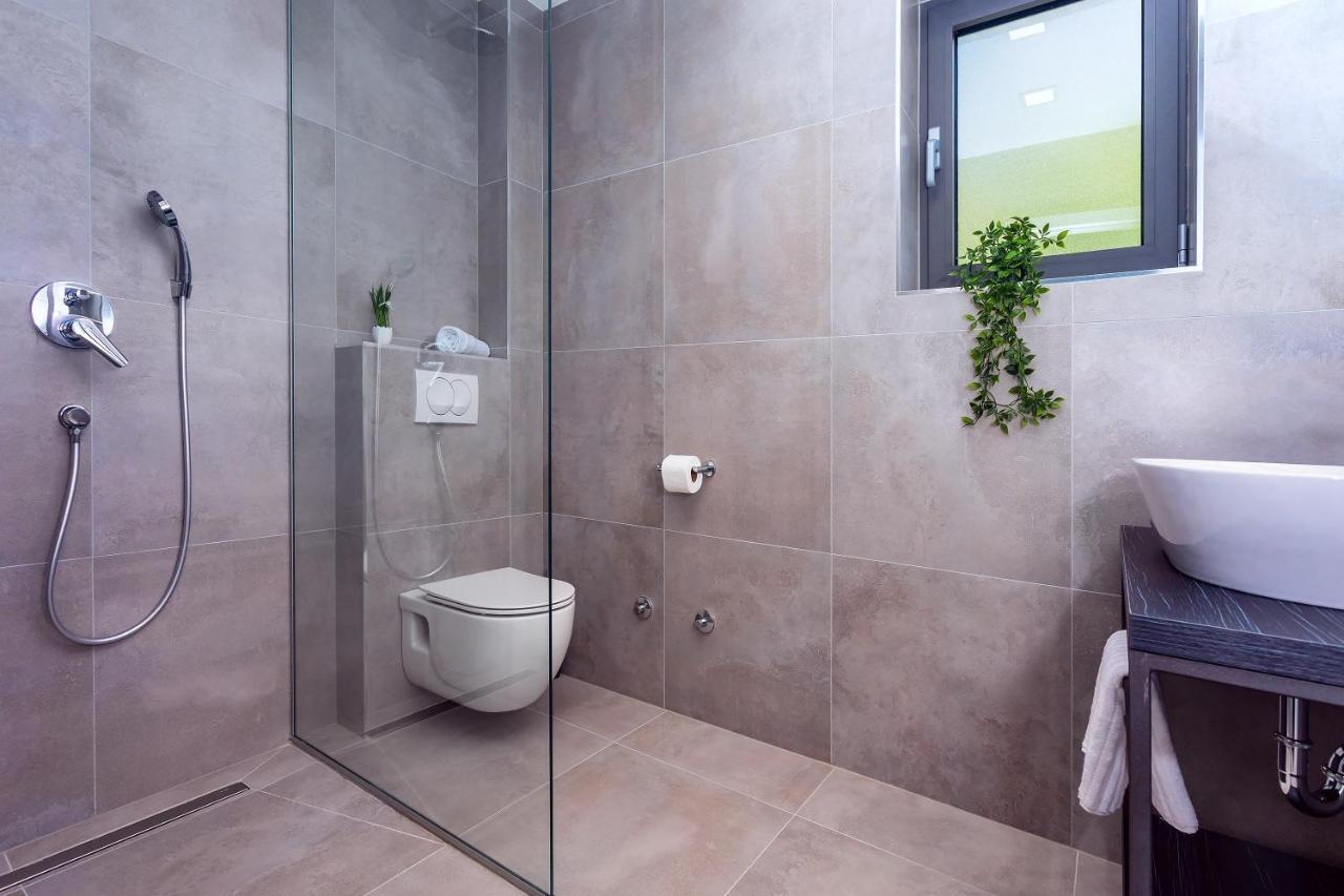Villa Belvedere With Heated Pool, Billiards, Media Room, Sea Views,10 Pax Omiš Dış mekan fotoğraf