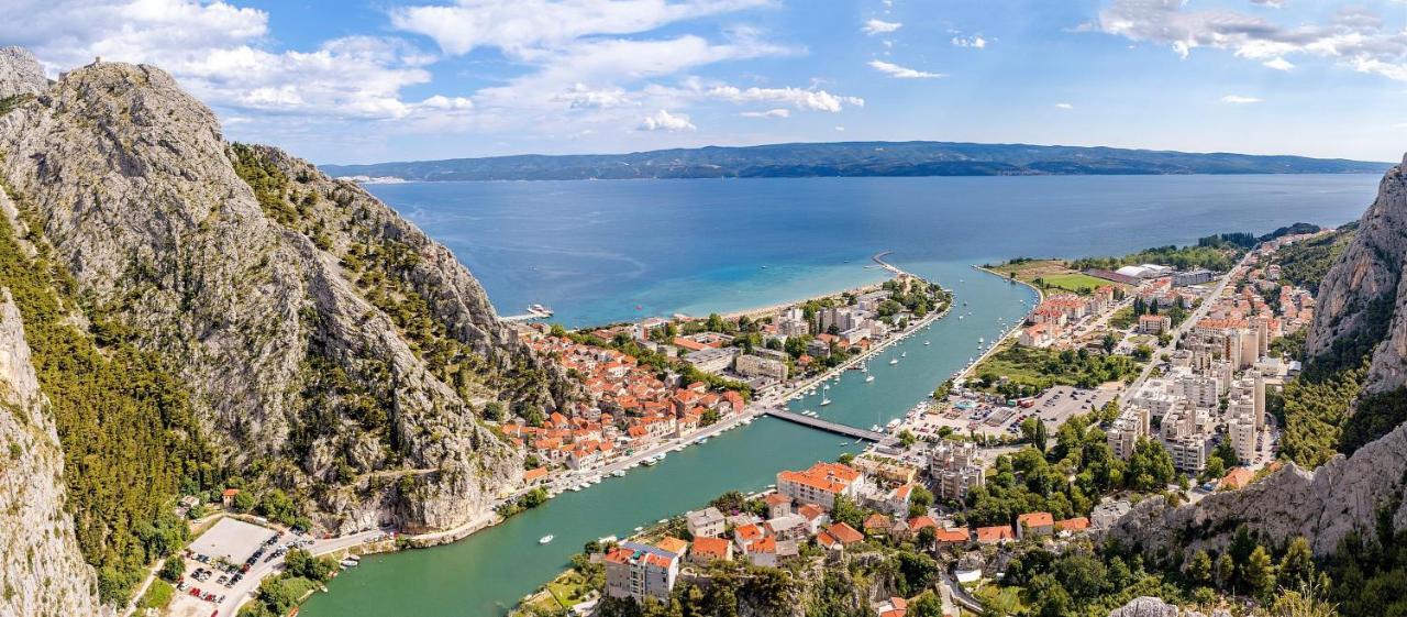 Villa Belvedere With Heated Pool, Billiards, Media Room, Sea Views,10 Pax Omiš Dış mekan fotoğraf