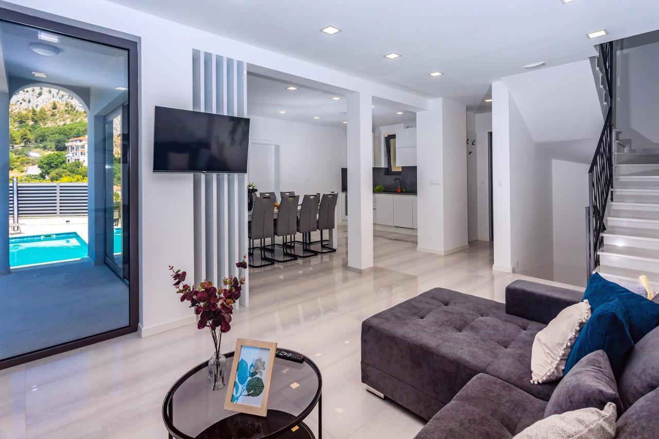 Villa Belvedere With Heated Pool, Billiards, Media Room, Sea Views,10 Pax Omiš Dış mekan fotoğraf