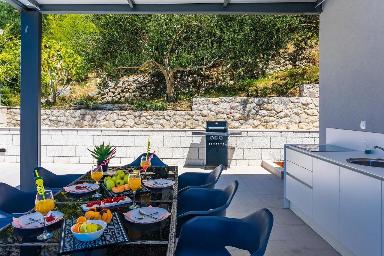 Villa Belvedere With Heated Pool, Billiards, Media Room, Sea Views,10 Pax Omiš Dış mekan fotoğraf